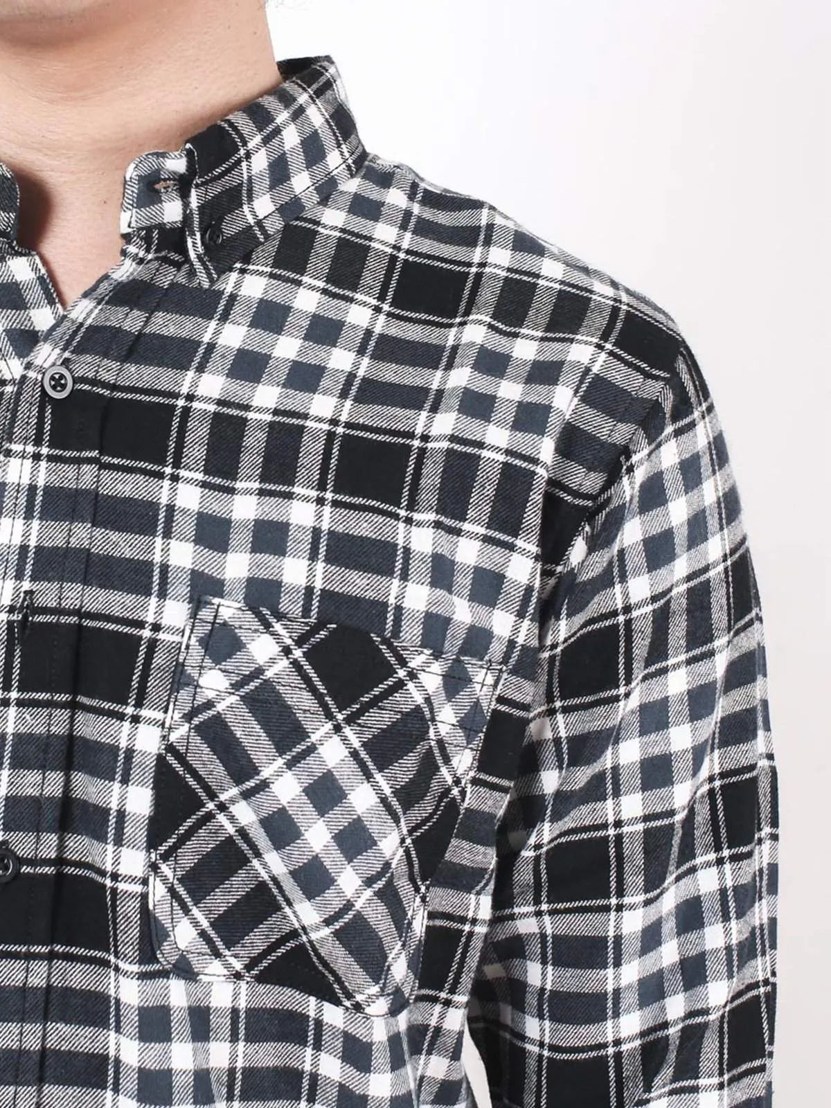 Qutn Button Down LS White Black Flannel Shirt