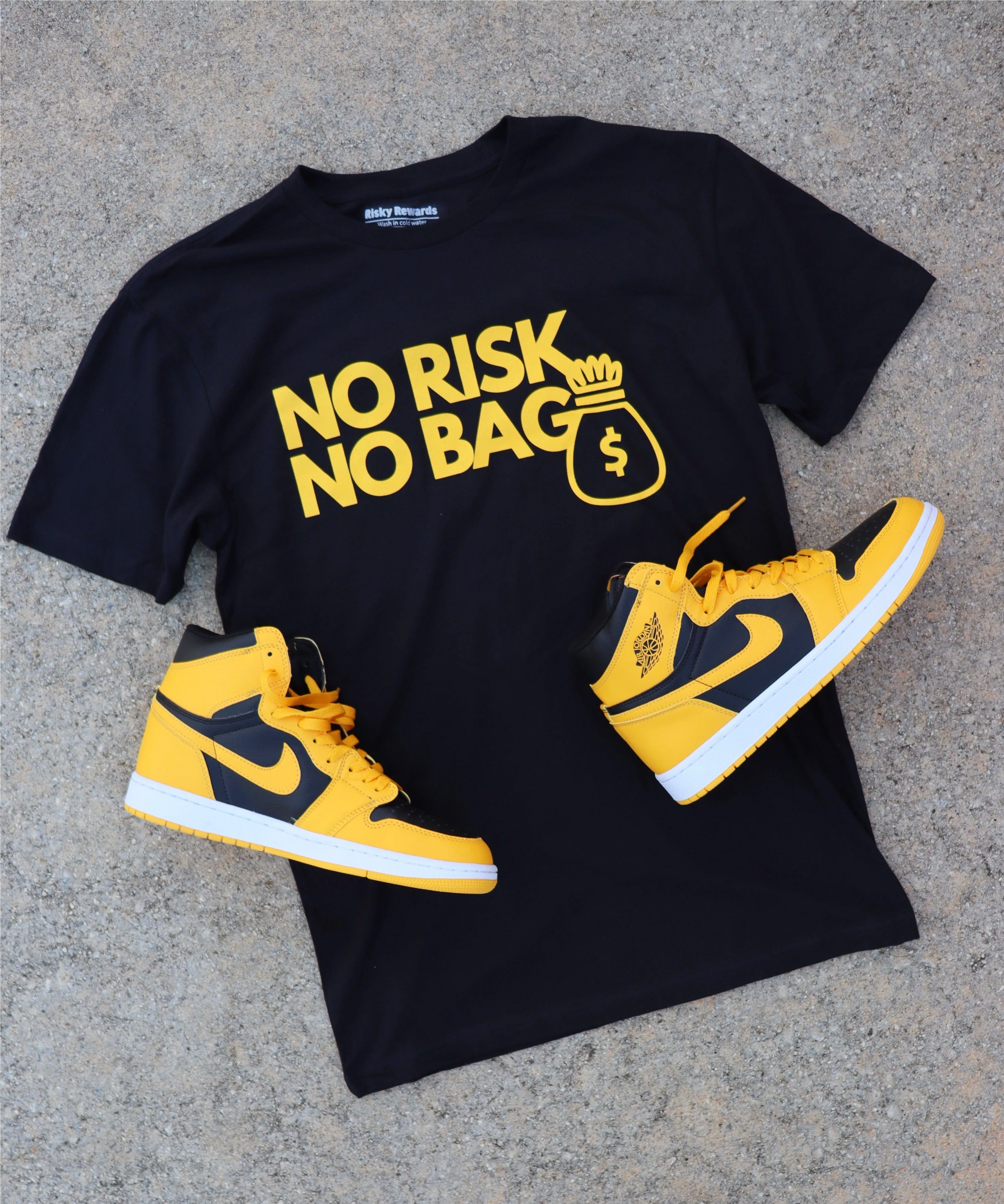 RISKY REWARDS “NO RISK NO BAG” COTTON BLACK/GOLD TEE