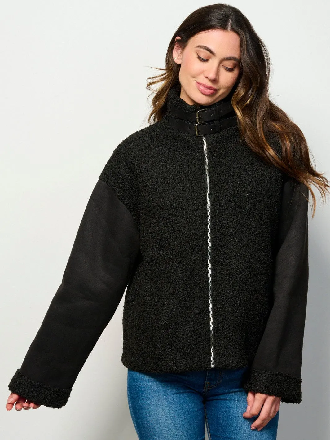 WOMEN'S LONG SLEEVE ZIPPER CLOSURE BELT DETAILED POCKETS SHERPA JACKET